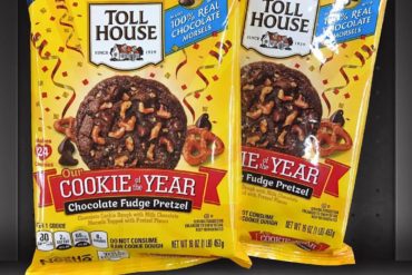 Nestle Toll House Cookie of the Year 2017 Chocolate Fudge Pretzel